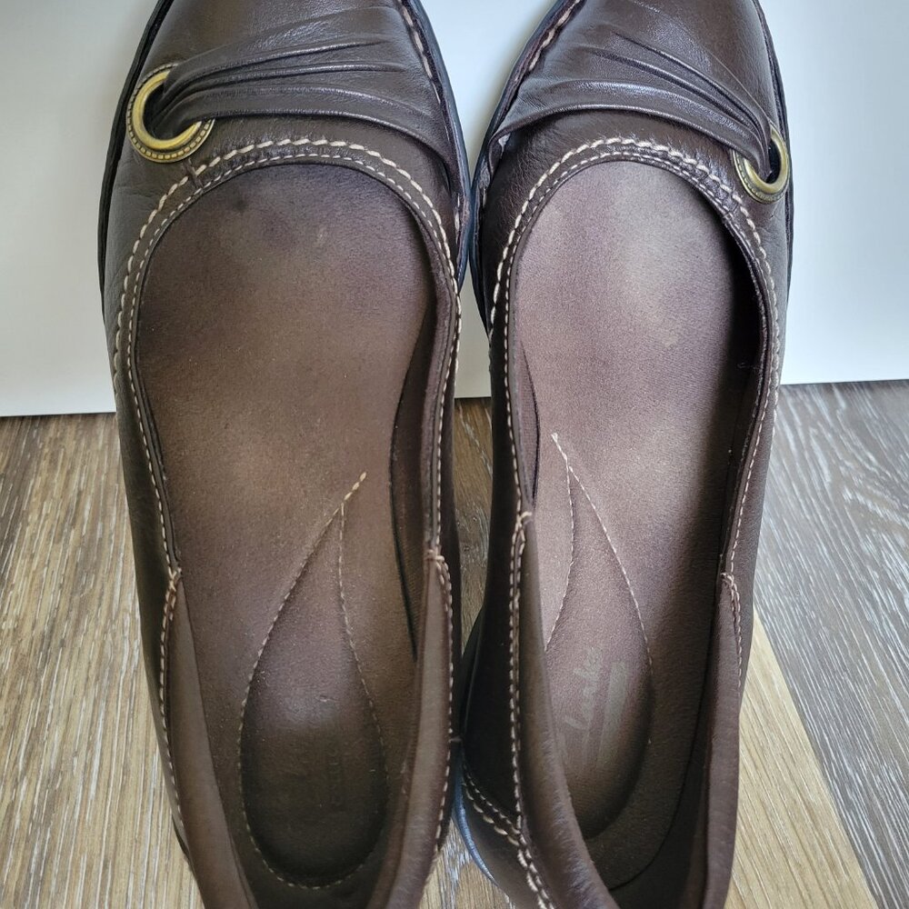 Clark's Brown Leather Flats with Gold Detail - Size 7 Wide - Picture 6 of 7